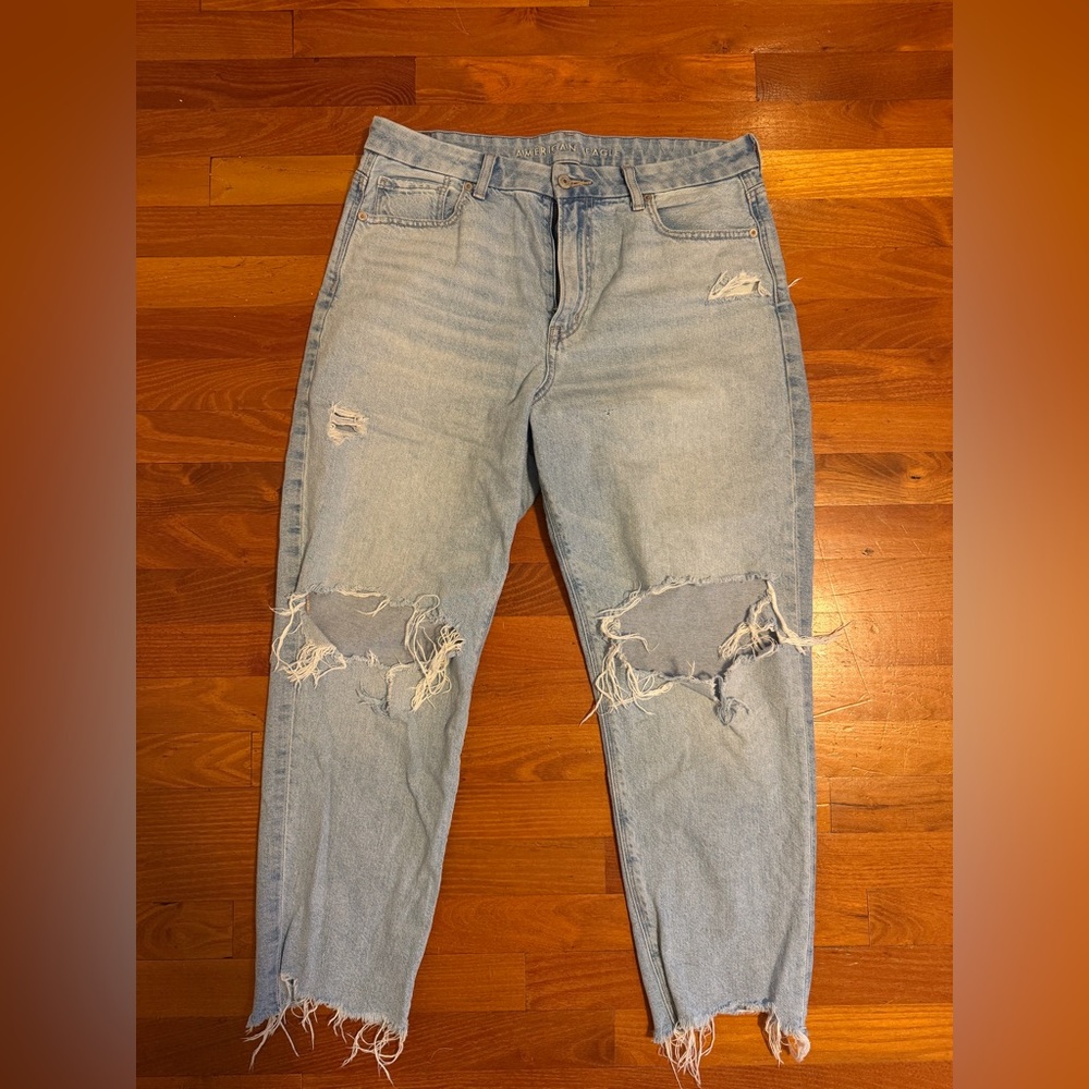 American Eagle Outfitters Light Blue Distressed Boyfriend Jeans
